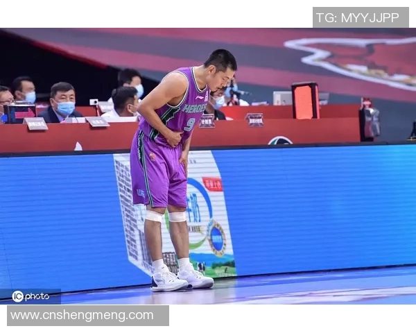 张庆鹏:从篮球场上的拼搏者到商业领域的成功转型者的传奇故事 张庆鹏:从篮球场上的拼搏者到商业领域的成功转型者的传奇故事