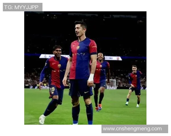 莱万欧冠表现惊艳10场打入12球射手榜领跑金靴有望稳固